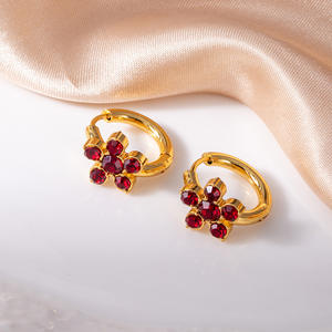 Boucles d'oreilles en acier inoxydable plaqué or avec fleur en zirconium - Product Image 5