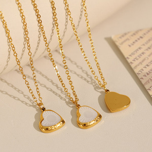 Collier pendentif en forme de cœur, plaqué or 18 carats, chaîne en acier inoxydable, bijou cadeau - Product Image 1