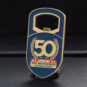 Nouveau Magnétique de Réfrigérateur en Métal Émaillé Moulé sous Pression Été 2025, Personnalisé 3D en Laiton Or et Argent 2-en-1 avec Décapsuleur - Product Image 4