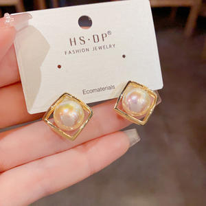 Pendientes de Perlas de Resina con Bisel de Acero Inoxidable Chapado en Oro de 18K, Estilo Retro QX para Mujer, Diseño Geométrico Irregular - Product Image 4