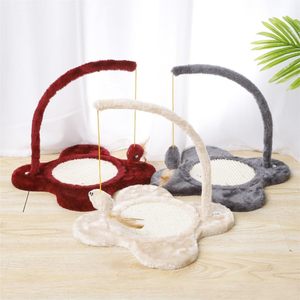 Rascador para gatos de sisal con estructura para trepar, resistente al desgaste e integrado con un juguete en forma de ratón - Product Image 1