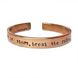 Brazalete de Metal Hecho a Mano con Grabado de "Keep It Short, Break The Rules", Joyería Personalizada a la Moda - Product Image 1