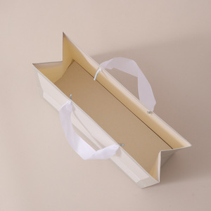 Borsa in cartoncino bianco di alta gamma stile Ins, in cartone avorio riciclabile goffrato, per candele, cornici fotografiche, uso artigianale, negozi di abbigliamento, all'ingrosso - Product Image 3