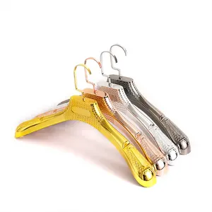 Luxury Plastic Gold Hangers Home Clothes Hangers Durable Coat Hanger with Adjustable Chromed Hook For Clothing