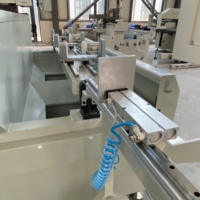 Centre d'usinage CNC à profilés aluminium OUWO 1800 mm avec broche électrique et système de commande servo-moteur tri-axe complet