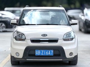 Voiture d'occasion pour l'Afrique, Kia Soul 2011 1.6L Premium LHD 5 places 123 CV, intérieur foncé, pneus R16, sièges en tissu, prix abordable - Product Image 1