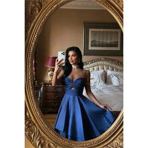 Robe de cocktail bleu marine courte avec détail fenêtre - Product Image 3