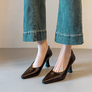 <span class=keywords><strong>Chaussures</strong></span> à talons hauts pointus et à bout peu profond pour femme, modè<span class=keywords><strong>le</strong></span> Camellia Summer Solid, nouvelle collection haut <span class=keywords><strong>de</strong></span> gamme 2026, à enfiler - Product Image 4