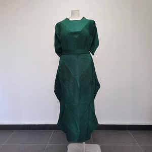 Robe plissée Miyake tendance pour soirée, collection PY 2026, avec diamants 3D, grande taille, manches chauve-souris amples, ceinture, robe longue, vêtements pour femmes occidentales - Product Image 5