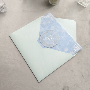 Tarjeta de Invitación de Boda de Terciopelo Azul Cielo, Diseño de Doble Puerta, Monograma Personalizado en Lámina Dorada, con Sobre, Conjunto de Invitación de Boda Moderna - Product Image 1