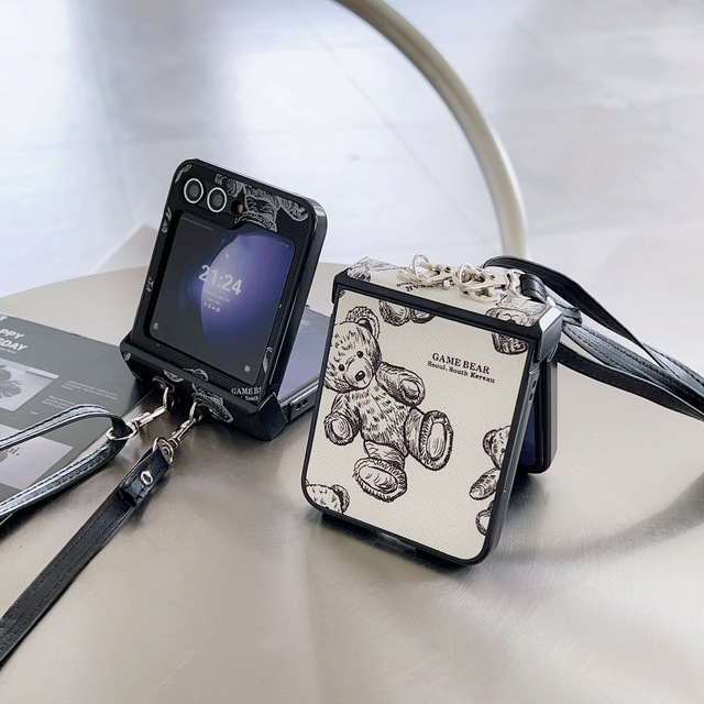 2026  Fashion Bear Mobile Phone Cases with Bracelet for Samsung Galaxy Z Flip 6 5 4 3 Vivo XFlip