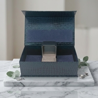 Boîte cadeau rigide personnalisée de luxe Jinyazhi avec logo imprimé sur mesure pour vêtements de marque e-commerce, fermeture à boucle pliable, Guangdong