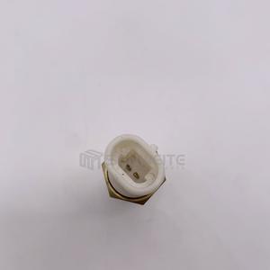 Sensor de Temperatura del Agua Senwitt 6718414 de Conexión Rápida para Cargadoras Bobcat Skid Steer - Product Image 3