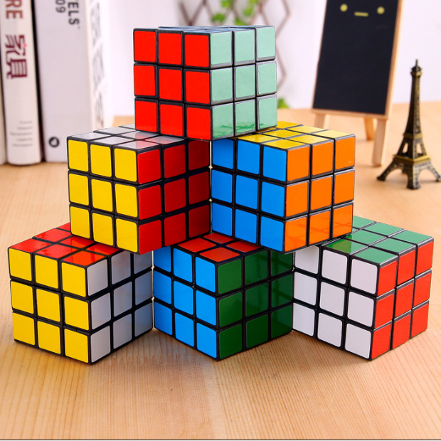 [12] Mini cubos de Rubik