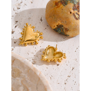 Orecchini a perno JINYOU 225 in acciaio inossidabile placcato oro 18K PVD, gioielli romantici alla <span class=keywords><strong>moda</strong></span> a forma di cuore per donna - Product Image 3
