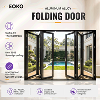 Porte pliante en aluminium certifiée NFRC EOKO pour suite d'hôtel avec vue sur les montagnes au coucher du soleil, portes pliantes en verre anthracite