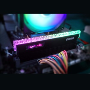 RAM DDR5 de 32GB para Juegos, Serie Negra con Iluminación RGB y Disipador de Calor, para Uso en Escritorio, Disponible en Stock - Product Image 1