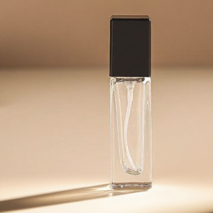 Envase de Perfume Portátil, Mini Botella de Spray Cuadrada Vacía, Transparente, Recargable, de Vidrio de 10 ml, con Tapa Negra - Product Image 3