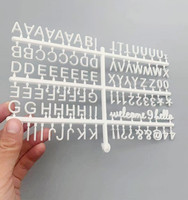 Meilleures ventes : Lettres en plastique de 0,5 pouce pour panneaux publicitaires, cadre en chêne interchangeable, tableau à lettres en feutre noir