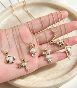 Joyería con diseño de animales: collar con dijes de pez, colibrí y conejo, y dije de corazón para mujer - Product Image 4