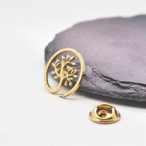 Broche élégante et minimaliste en acier inoxydable plaqué or 18 carats avec motif Arbre de Vie pour femme, idéale pour un usage quotidien - Product Image 4