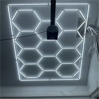 Barre lumineuse LED hexagonale en nid d'abeille facile à installer pour l'éclairage de plafond d'entrepôt, de bureau et de jardin