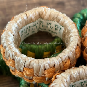 Des ronds de serviette artistiques conçus pour les tables formelles, les dîners de vacances, les réunions de famille et les présentations spéciales. - Product Image 1