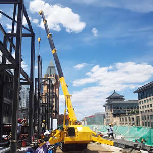 Piattaforma aerea mobile idraulica a braccio pieghevole per uso municipale, modello EPFC con cabina, per spazi ristretti, Shandong - Product Image 2