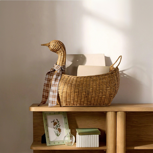 Cesta Multifuncional Sostenible de Mimbre en Forma de Cisne Hecha a Mano para Niños, Almacenamiento de Juguetes y Ropa, Organización de Dormitorio Infantil - Product Image 1