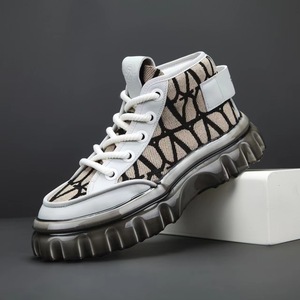 Zapatos casuales para hombre, novedades de primavera, zapatillas deportivas transpirables y versátiles, zapatos blancos casuales de suela gruesa a la moda. - Product Image 1