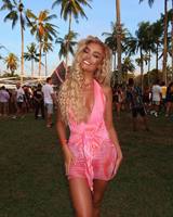 Robes d'été décontractées pour femmes sur mesure en gros Robes de plage sexy à col en V avec boutons à paillettes en dentelle Style doux écologique
