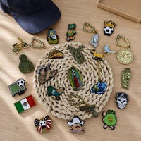 Dijes de diseño personalizados de metal, de aluminio esmaltado, en blanco, para monederos y visores, grabables con láser, magnéticos, marcadores de pelota de golf, estilo antiguo y moderno