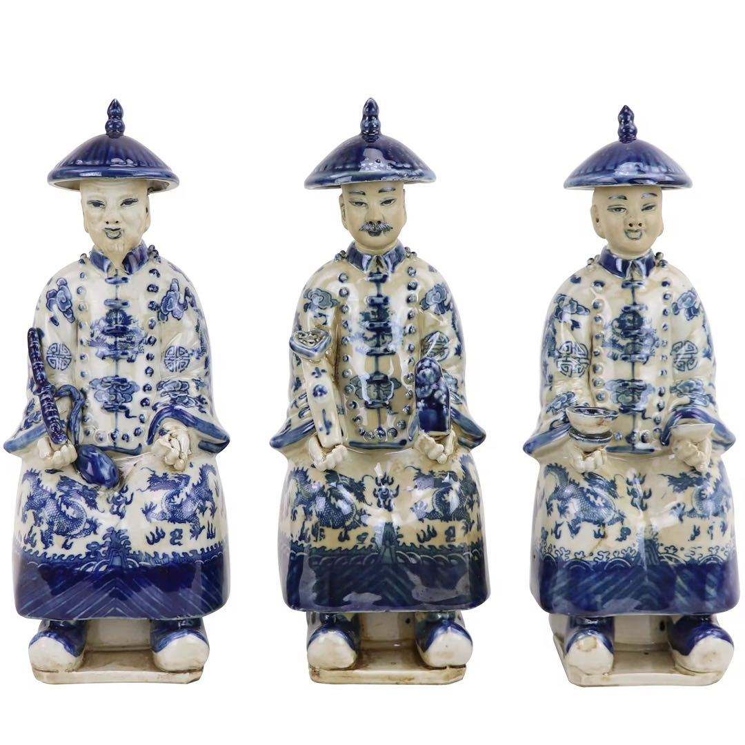 Sitting Emperor set of 3 high27.5