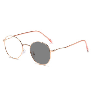 Lunettes de luxe 2026 à motif uni pour femmes et hommes, verres photochromiques, nouveau design, monture en métal noir et or, lunettes optiques <span class=keywords><strong>anti</strong></span>-lumière bleue - Product Image 2