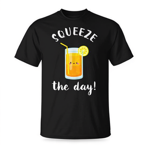 T-shirt avec citation inspirante « Squeeze The Day Orange Juice Pun » - Product Image 2