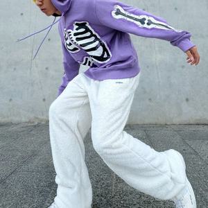 Sweat à capuche oversize coupe carrée avec logo personnalisé et imprimé numérique tête de mort, style streetwear rétro pour fête d'Halloween, à épaules tombantes, zippé et court pour homme - Product Image 2