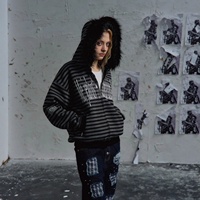 Sweat-shirt sport à capuche pour femme automne/hiver 2026 avec col en fourrure et coupe ample rayée, style gothique INS Emo