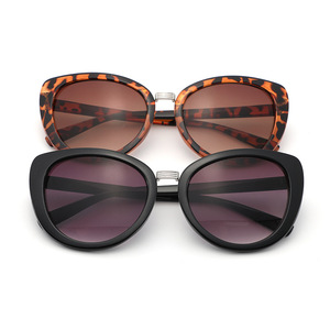 Nuevas gafas de sol tipo ojo de gato para mujer, montura de plástico negra, protección UV400, a la moda, de gran tamaño, para protección solar y trajes de viaje - Product Image 5