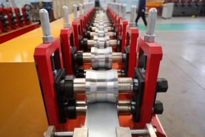 Giá thấp tùy chỉnh nhanh chóng thay đổi cuộn hình thành máy-<span class=keywords><strong>c</strong></span> <span class=keywords><strong>Z</strong></span> xà gồ kênh ánh sáng thép Keel/Thép hồ sơ chế tạo - Product Image 5