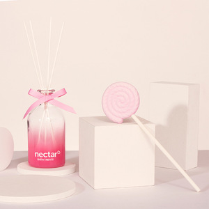 Loris – désodorisant de noël, huile de parfum de luxe, parfum de maison, diffuseur en bouteille noir, bouteille avec bâton et boîte - Product Image 3