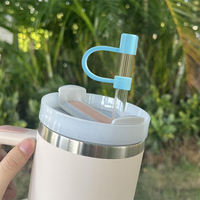 Cache-Pailles en Silicone 10 MM et Capuchons Anti-Poussière pour Gobelets, Tumblers, Accessoires de Bar, Logo Personnalisé, 1 Pièce avec Poignée pour Stanley