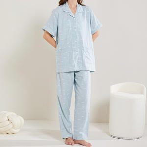 Ensemble de pyjama en satin à manches courtes pour femmes d'été respirant <span class=keywords><strong>Double</strong></span> <span class=keywords><strong>gaze</strong></span> avec revers solide en gros vêtements de maison - Product Image 2