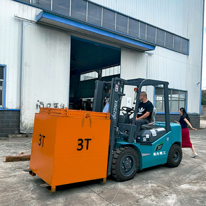 Chariot élévateur diesel Xingzhou 5-7 tonnes 4x4 avec cabine FOPS/ROPS, pneus pleins et mât à deux/trois étages pour ateliers et matériaux de construction - Product Image 1