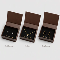 Emballage en carton texturé avec logo de design de luxe personnalisé, fermeture magnétique rigide, boîte cadeau pour bijoux avec estampage à chaud en feuille d'or