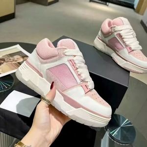 Chaussures de marche en maille légères et élégantes pour femmes et hommes, de haute qualité, de marque de luxe, avec semelle en caoutchouc, vente en gros - Product Image 1