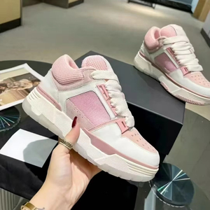 Chaussures de marche en maille légères et élégantes pour femmes et hommes, de haute qualité, de marque de luxe, avec semelle en caoutchouc, vente en gros - Product Image 1