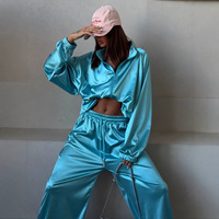Nouvel ensemble sportif en satin bleu lac pour femme, coupe ample et oversize, collection 2026