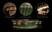 SCD SHOWCASES SC-CFS-007 Comptoir de bar circulaire pour hall d'hôtel, panneau en velours vert, suspension en bronze, porte-verres à vin, café