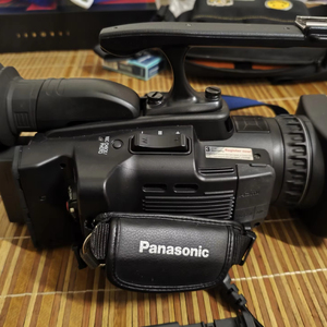 ใช้กล้อง Panasonic AG-HMC43MC พร้อมระบบกันสั่น O.I.S. ระบบการประชุมทางวิดีโอ 1080P 12x ซูม พลาสติก - Product Image 1