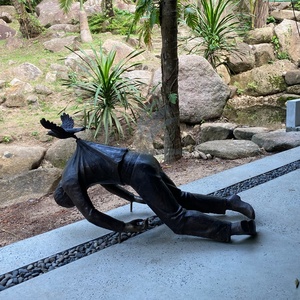 Increíble Escultura de Hombre de Metal Hecha a Mano que Desafía la Gravedad, Escultura de Bronce - Product Image 2